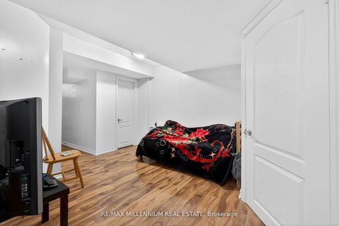 Photo 33 at 75 Twin Hill Crescent, Vellore Village, Vaughan