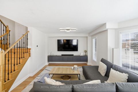 Photo 7 at 2 Castle Park Boulevard, Sonoma Heights, Vaughan