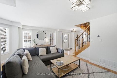 Photo 9 at 2 Castle Park Boulevard, Sonoma Heights, Vaughan