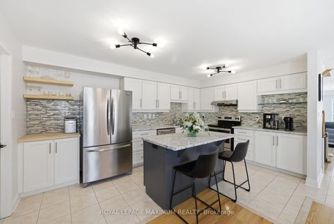 Photo 13 at 2 Castle Park Boulevard, Sonoma Heights, Vaughan