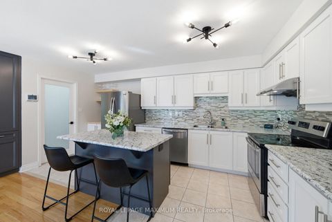 Photo 14 at 2 Castle Park Boulevard, Sonoma Heights, Vaughan