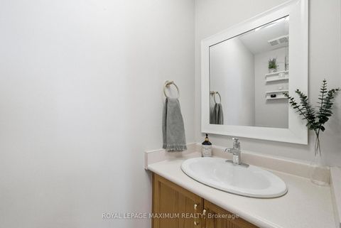 Photo 17 at 2 Castle Park Boulevard, Sonoma Heights, Vaughan