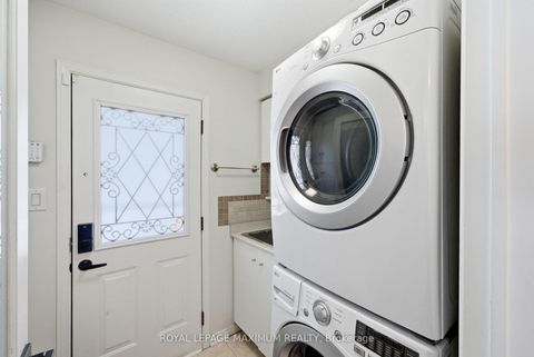 Photo 18 at 2 Castle Park Boulevard, Sonoma Heights, Vaughan