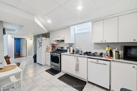 Photo 33 at 2 Castle Park Boulevard, Sonoma Heights, Vaughan