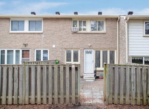 Photo 25 at 3 Rock Fern Way, Don Valley Village, Toronto