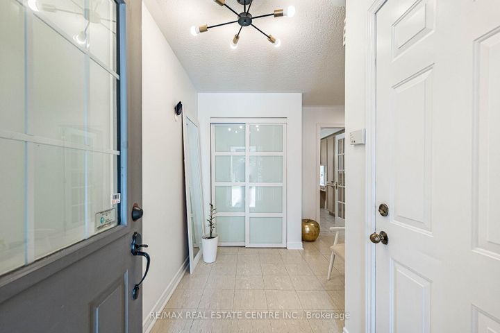 Photo 2 at 18 - 1905 Broad Hallow Gate, Erin Mills, Mississauga