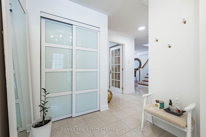 Photo 4 at 18 - 1905 Broad Hallow Gate, Erin Mills, Mississauga