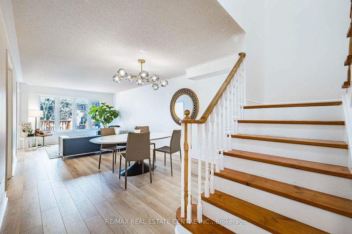 Photo 7 at 18 - 1905 Broad Hallow Gate, Erin Mills, Mississauga