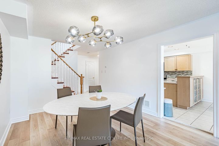 Photo 10 at 18 - 1905 Broad Hallow Gate, Erin Mills, Mississauga