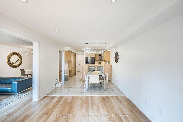 Photo 14 at 18 - 1905 Broad Hallow Gate, Erin Mills, Mississauga