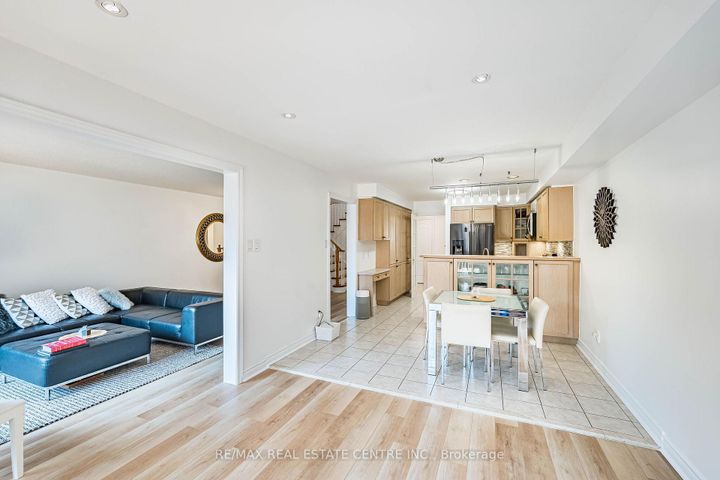 Photo 15 at 18 - 1905 Broad Hallow Gate, Erin Mills, Mississauga