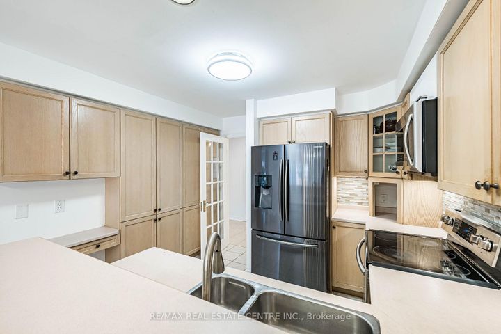 Photo 18 at 18 - 1905 Broad Hallow Gate, Erin Mills, Mississauga