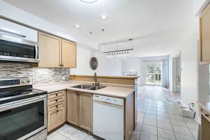 Photo 21 at 18 - 1905 Broad Hallow Gate, Erin Mills, Mississauga