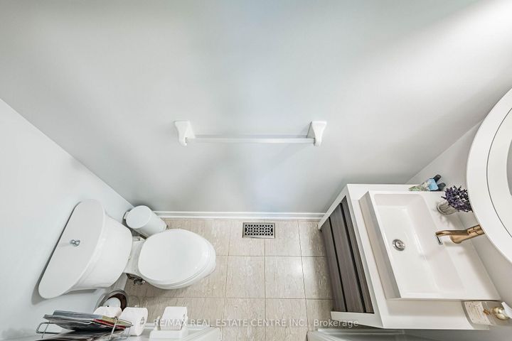 Photo 23 at 18 - 1905 Broad Hallow Gate, Erin Mills, Mississauga