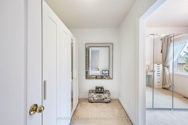 Photo 32 at 18 - 1905 Broad Hallow Gate, Erin Mills, Mississauga