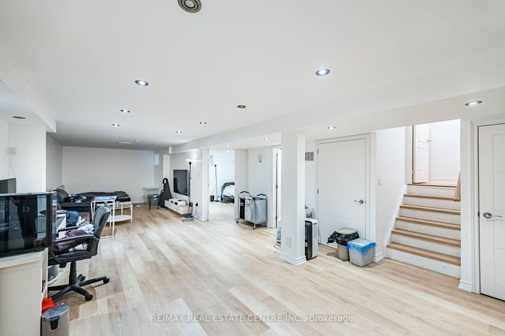 Photo 40 at 18 - 1905 Broad Hallow Gate, Erin Mills, Mississauga