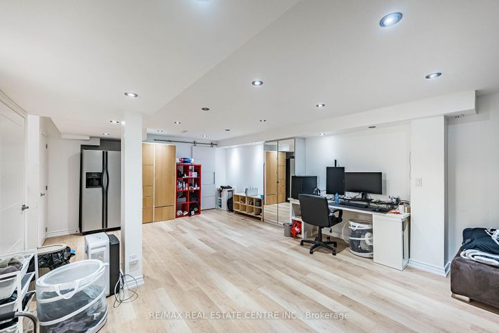 Photo 42 at 18 - 1905 Broad Hallow Gate, Erin Mills, Mississauga