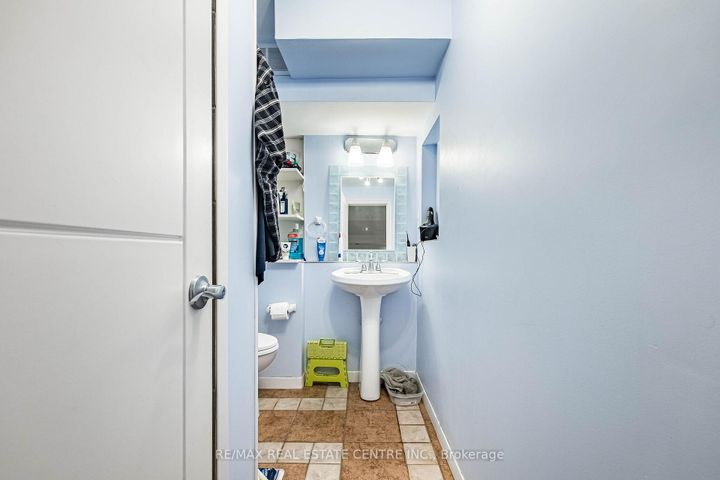 Photo 43 at 18 - 1905 Broad Hallow Gate, Erin Mills, Mississauga