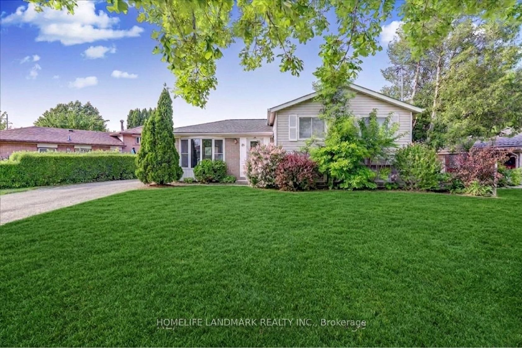 25 Secroft Crescent, Black Creek, Toronto photo 6