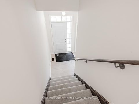 Photo 4 at 7 Wayne Allison Drive, Sutton & Jackson's Point, Georgina