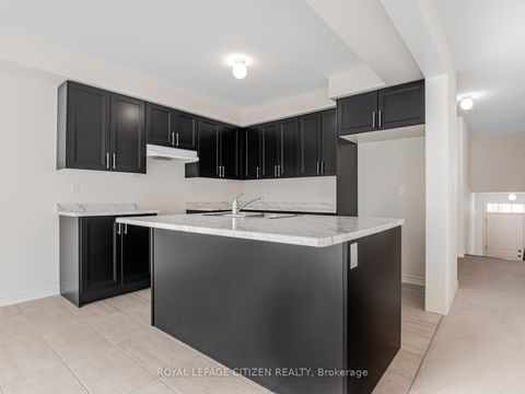 Photo 9 at 7 Wayne Allison Drive, Sutton & Jackson's Point, Georgina