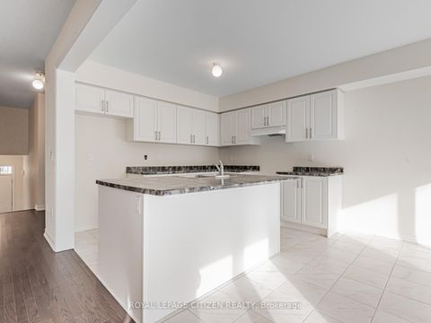 Photo 11 at 5 Wayne Allison Drive, Sutton & Jackson's Point, Georgina