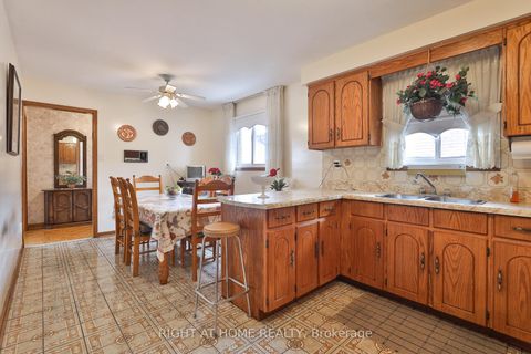 Photo 8 at 101 Benjamin Boake Trail, York University Heights, Toronto