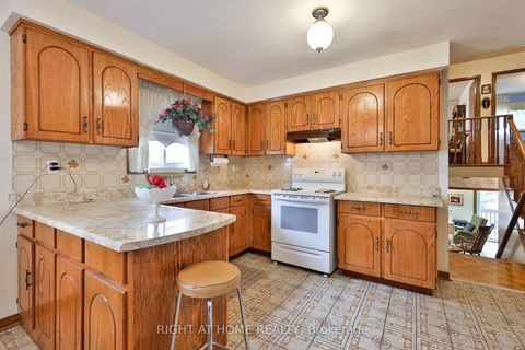 Photo 9 at 101 Benjamin Boake Trail, York University Heights, Toronto