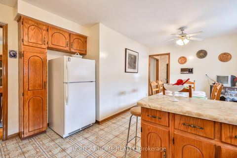 Photo 11 at 101 Benjamin Boake Trail, York University Heights, Toronto