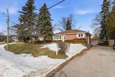 Photo 3 at 154 Hollingsworth Drive, King City, King