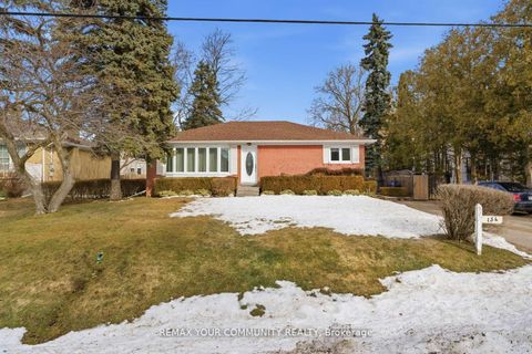 Photo 5 at 154 Hollingsworth Drive, King City, King