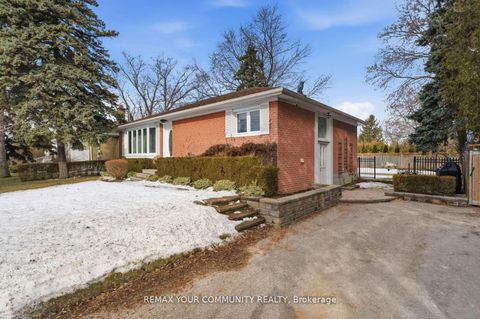 Photo 7 at 154 Hollingsworth Drive, King City, King