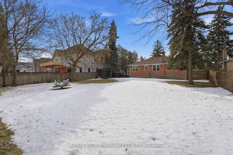 Photo 34 at 154 Hollingsworth Drive, King City, King