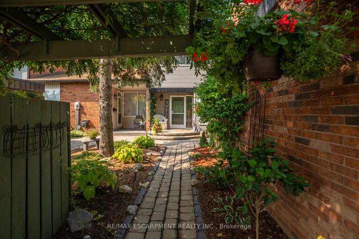 Photo 3 at 5 - 1560 KERNS Road, Tyandaga, Burlington