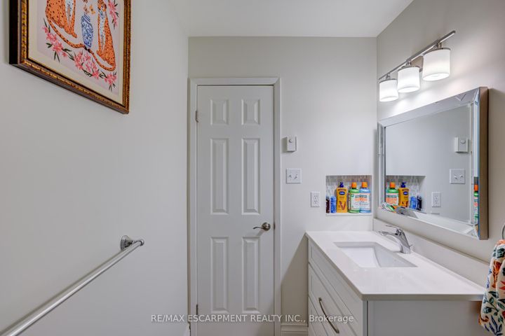 Photo 24 at 5 - 1560 KERNS Road, Tyandaga, Burlington