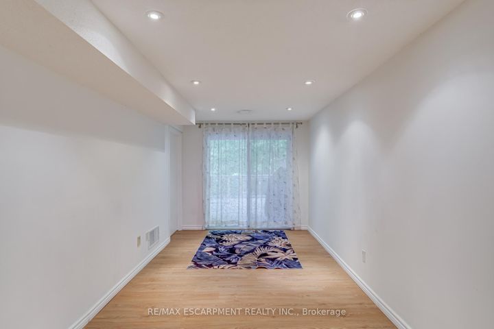 Photo 35 at 5 - 1560 KERNS Road, Tyandaga, Burlington