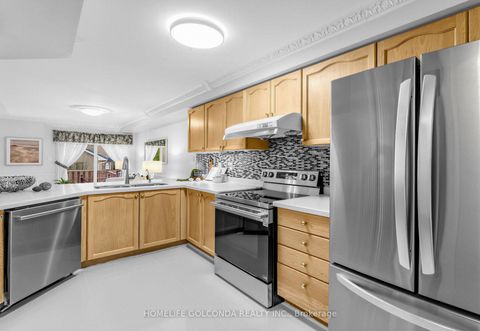 Photo 10 at 15 Amulet Crescent, Rouge Woods, Richmond Hill