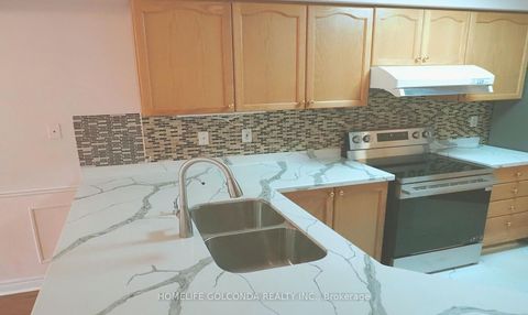 Photo 11 at 15 Amulet Crescent, Rouge Woods, Richmond Hill