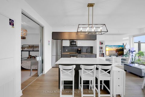 Photo 8 at 421 - 4800 Highway 7, East Woodbridge, Vaughan