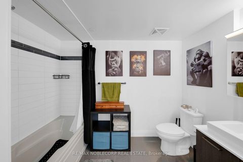 Photo 19 at 421 - 4800 Highway 7, East Woodbridge, Vaughan