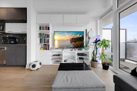 Photo 22 at 421 - 4800 Highway 7, East Woodbridge, Vaughan