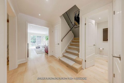 Photo 3 at 14 Anvil Millway, Windfields, Toronto