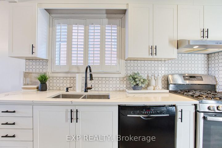 Photo 8 at 39 Regis Court, Stoney Creek, Hamilton