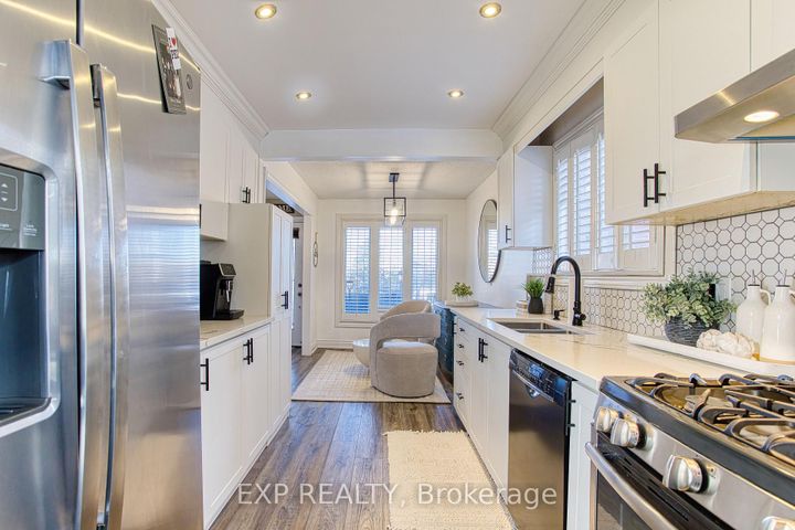 Photo 10 at 39 Regis Court, Stoney Creek, Hamilton