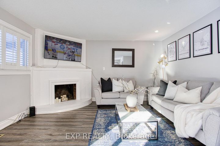 Photo 15 at 39 Regis Court, Stoney Creek, Hamilton