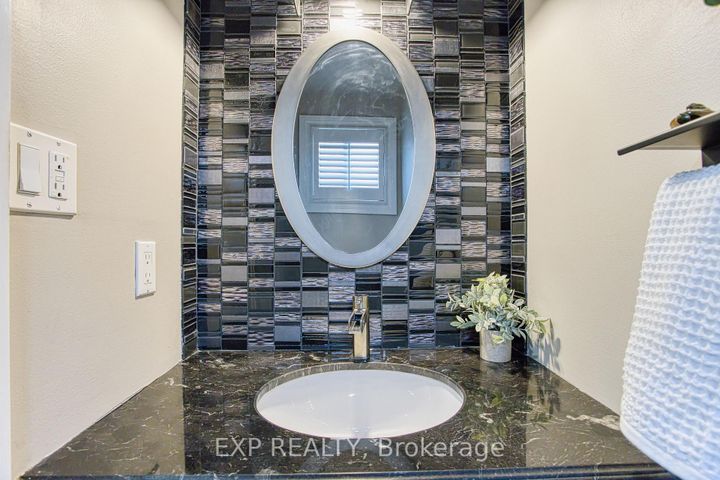 Photo 16 at 39 Regis Court, Stoney Creek, Hamilton