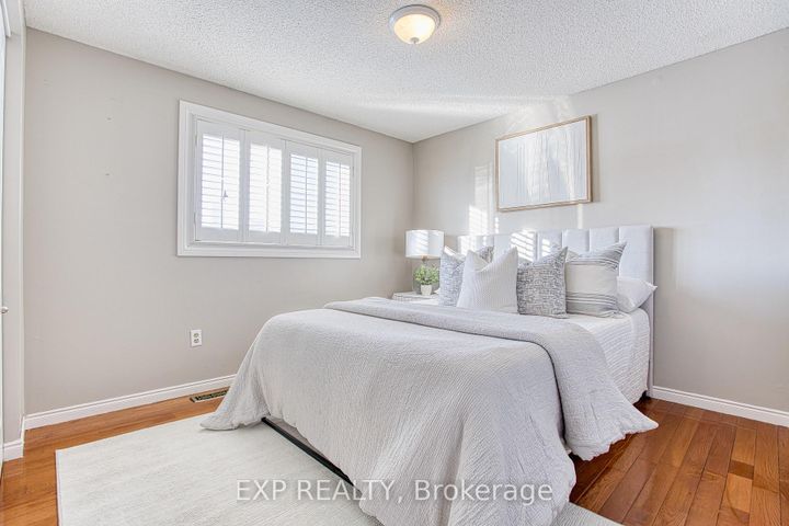 Photo 21 at 39 Regis Court, Stoney Creek, Hamilton