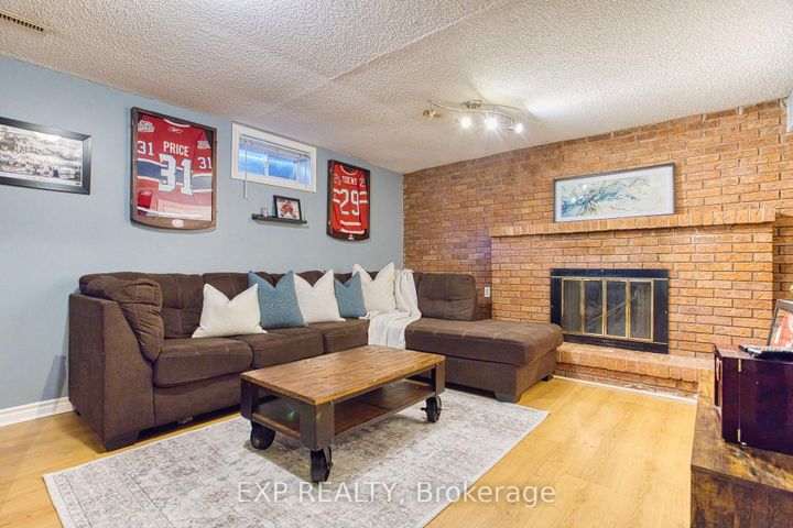 Photo 25 at 39 Regis Court, Stoney Creek, Hamilton