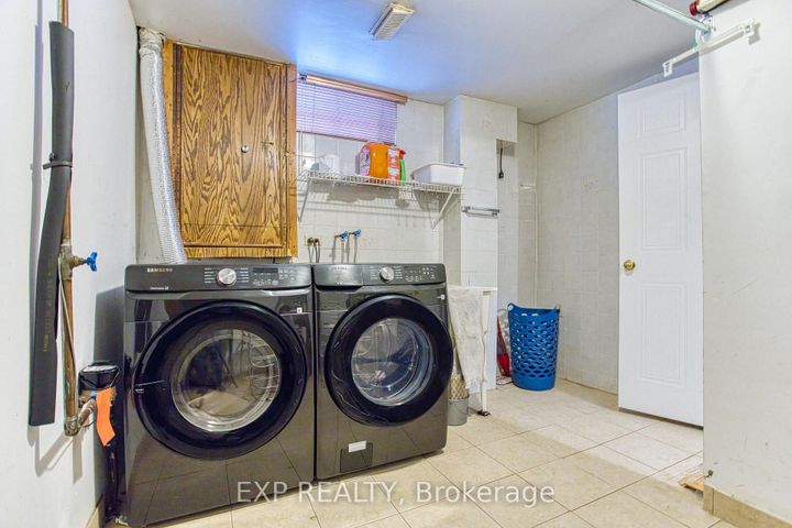 Photo 29 at 39 Regis Court, Stoney Creek, Hamilton