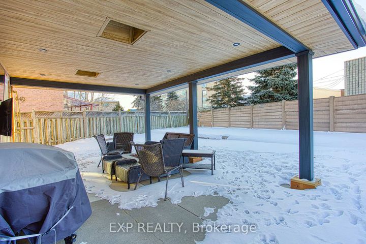 Photo 31 at 39 Regis Court, Stoney Creek, Hamilton